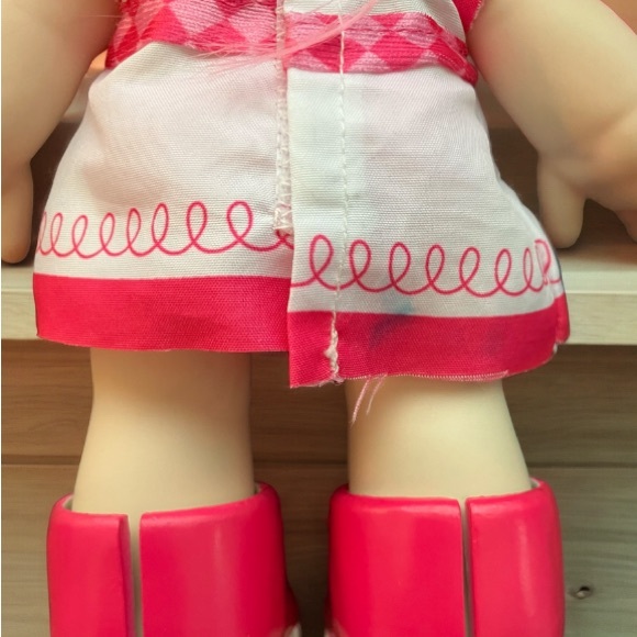 Kindi Kids 10" Doll Donatina Pink Hair Donut Dress Apron Pink Removeable Shoes - Picture 6 of 6